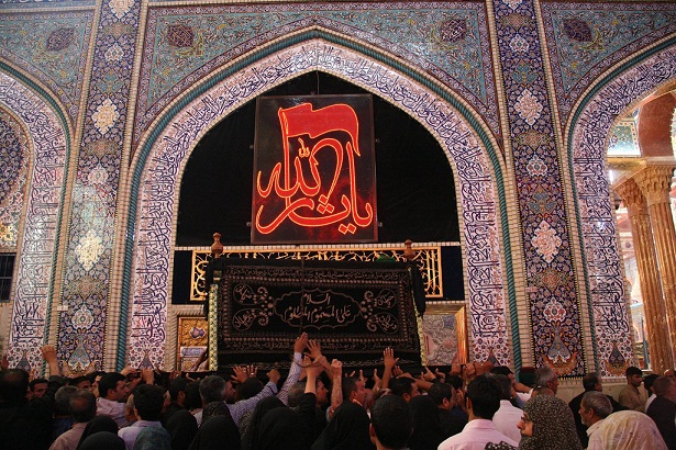 بالصور:كربلاء تستذكر ذكرى شهادة الامام موسى بن جعفر وتشييع رمزي وسط الحرم الحسيني