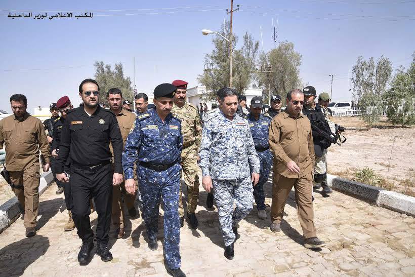 بالصور: وزير الداخلية يصل الى الفلوجة ويتفقد القطعات المشاركة بعمليات التحرير