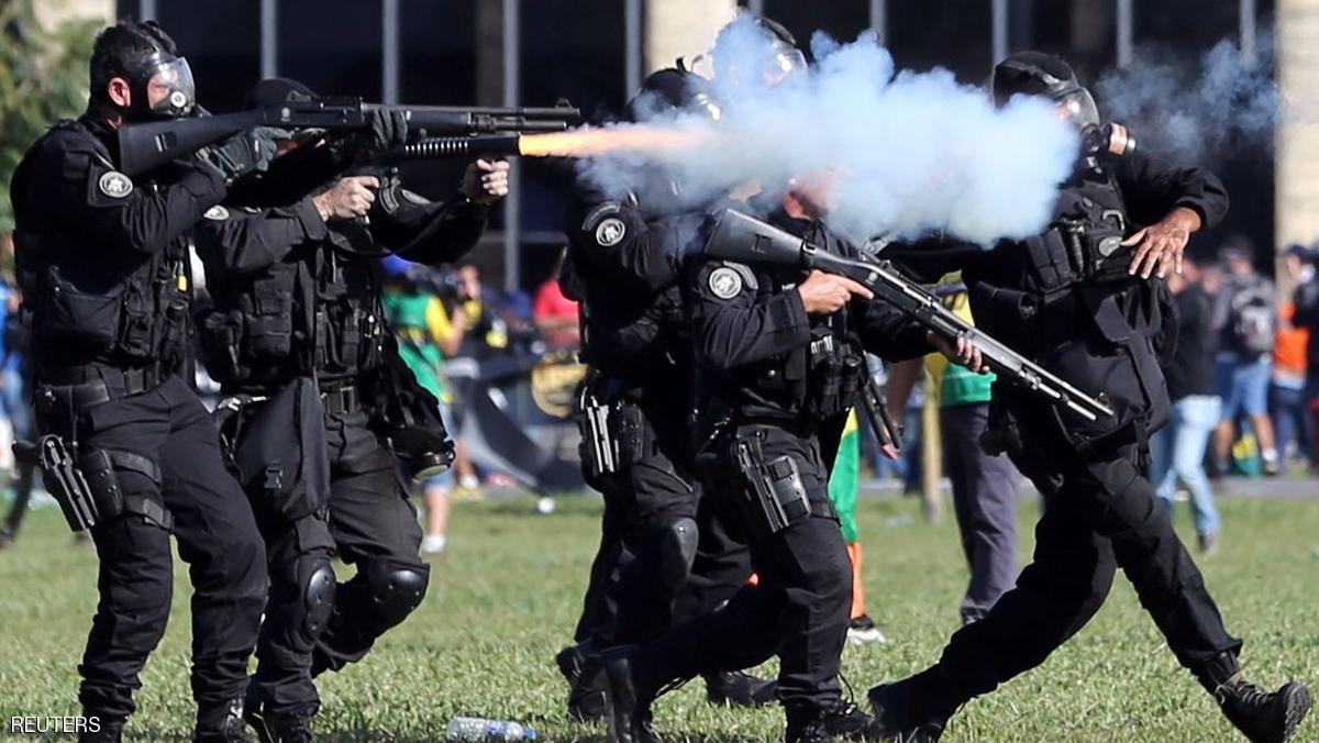 الرئيس البرازيلي ينشر الجيش بعد اشتباكات مع متظاهرين