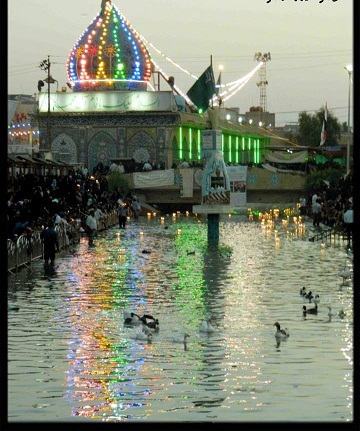 كربلاء:وهم رافعين اكفهم بالفرج القريب له ..على ضوء الشموع  الزائرون يحيون ليلة المنتصف من شعبان