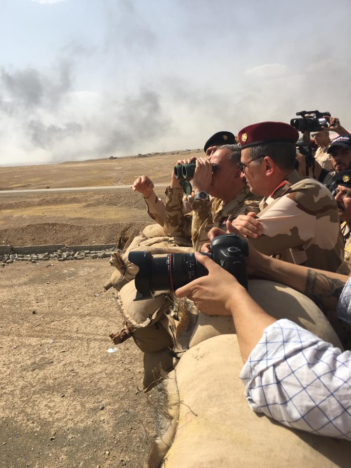 بالصور:وزير الدفاع يتفقد القرى المحررة قرب القيارة