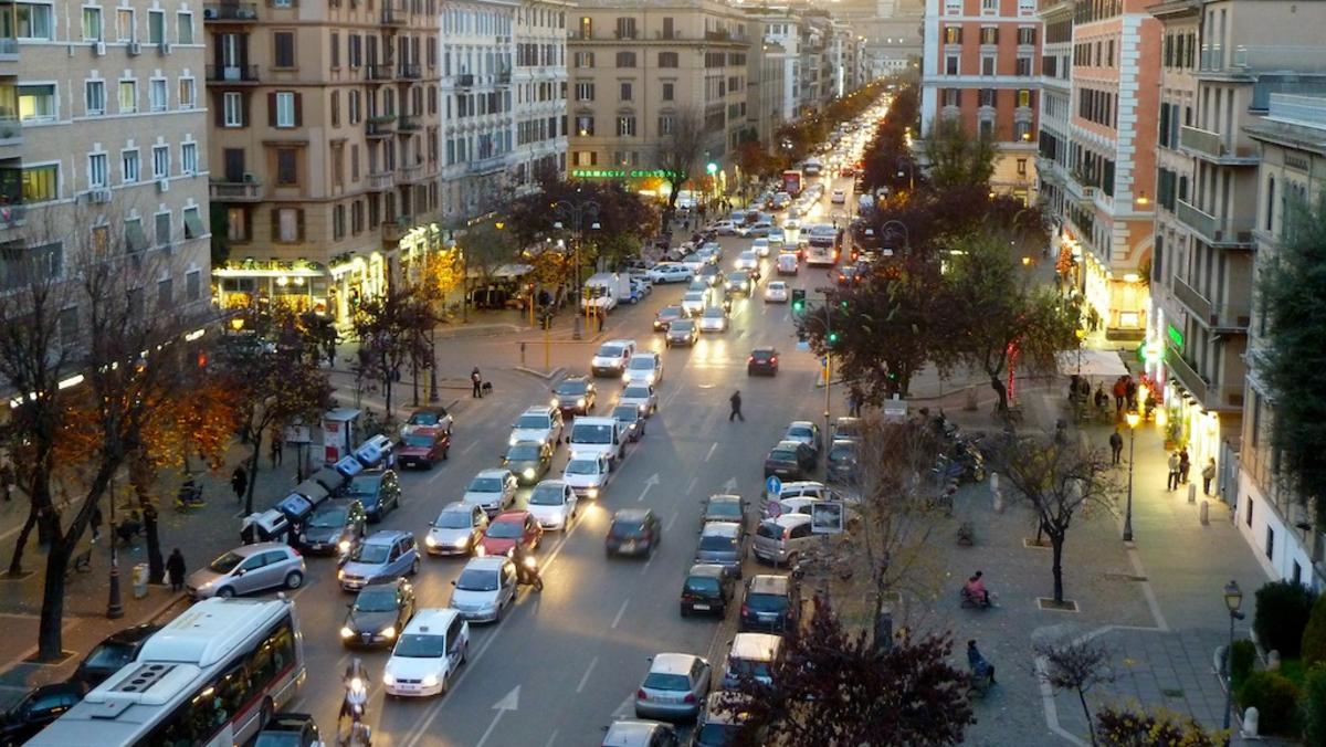 إيطاليا "غير متخوفة" على اقتصادها من خروج بريطانيا