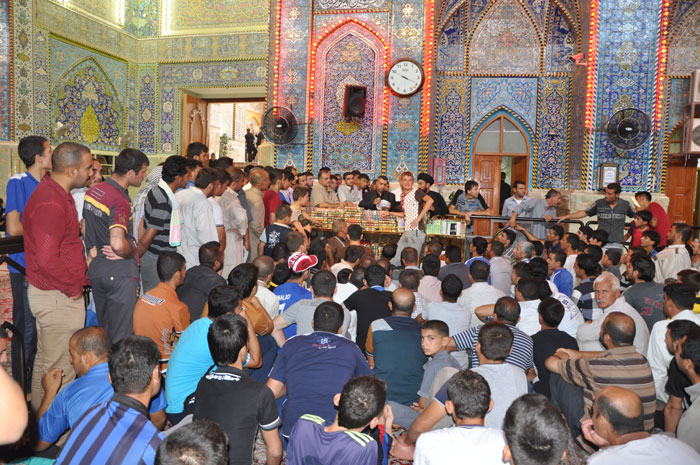 بالصور:مكتب المرجع السيستاني في كربلاء يمنح 400 مليون دينار على 7000 عائلة نازحة من المحافظات المسيطرة عليها الدواعش