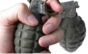 ثلاث قنابل صوتية محلية الصنع تستهدف مناطق في كربلاء بينها مقر لوزير التعليم علي الاديب دون خسائر