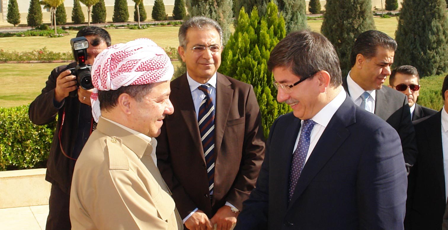 البارزاني يتصل باوغلو ويطالبه بوقف الهجمات على حزب العمال