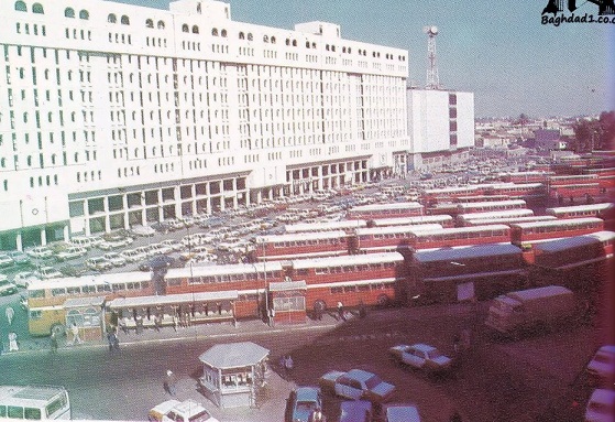 صورة ارشيفية لموقف الباصات في بغداد بداية الثمانينات من القرن الماضي