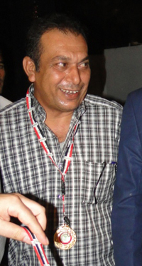 كربلاء :تكريم الشاعر الشعبي نوفل الصافي بقلادة "السلام"