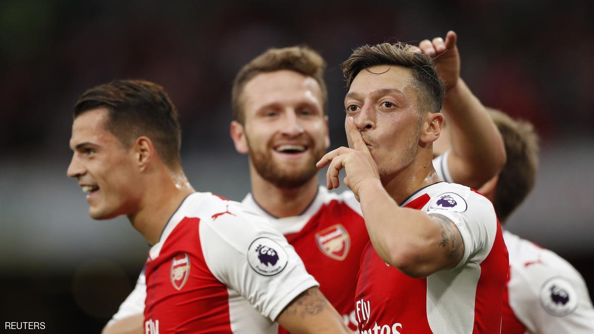 أرسنال يكسر صيامه بثلاثية في تشلسي