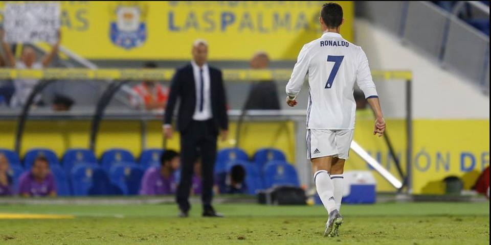 زيدان يبرر تغيير رونالدو