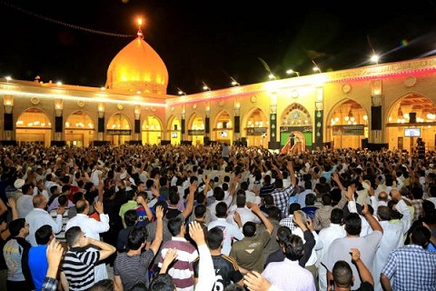 الكوفة تستقبل عشرات الآلاف من العراقيين والعرب والأجانب لإحياء شهادة مسلم بن عقيل (مصور)