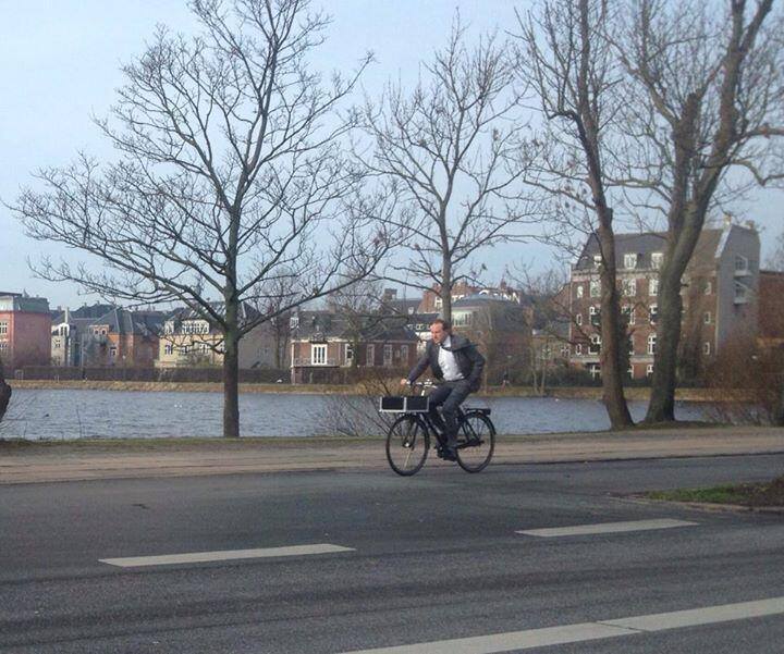 شاهد بالصورة موكب وزير خارجية الدانمارك صباح اليوم وهو يمر في كوبنهاجن