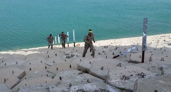 نائب رئيس الشرطة في دبي: طائرات مجهولة أنزلت أسلحة للـ "دواعش".. مجهولة كيف؟