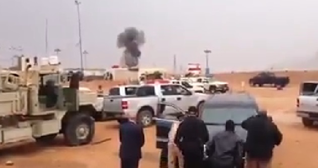 بالفيديو :عملية تفجير اربع سيارات مفخخة تم ضبطها مع سائقيها على حدود كربلاء مع الانبار