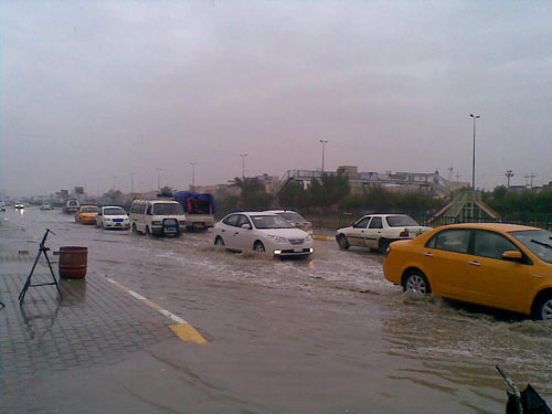 ثمان ساعات من الامطار تكشف عن زيف ثمان اعوام من اعمال البنى التحتية في كربلاء (مصور)