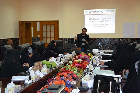 بالصور:ورشة عمل لتأهيل وتدريب متطوعي اغاثة النازحين في  غرفة تجارة كربلاء