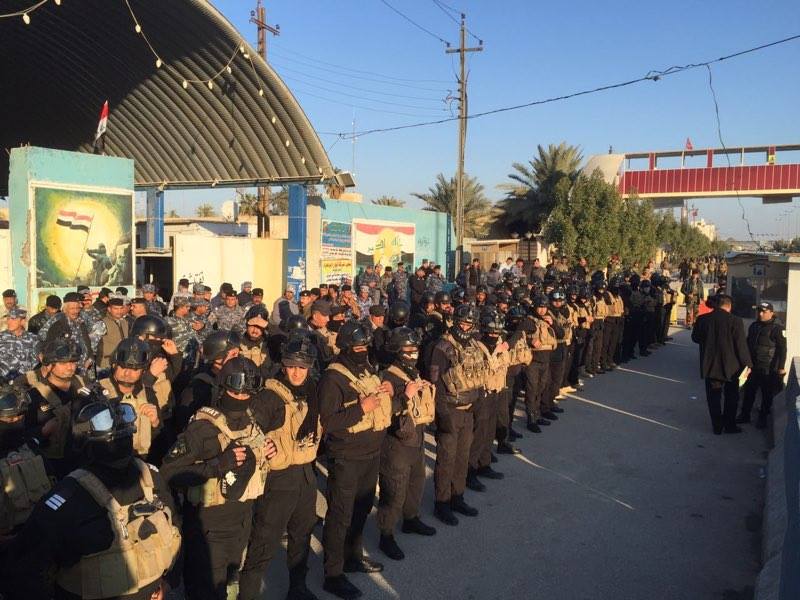 بالصور :مئات الاجهزة الامنية مدججة بالهراوات مقابل عشرات المتظاهرين في كربلاء