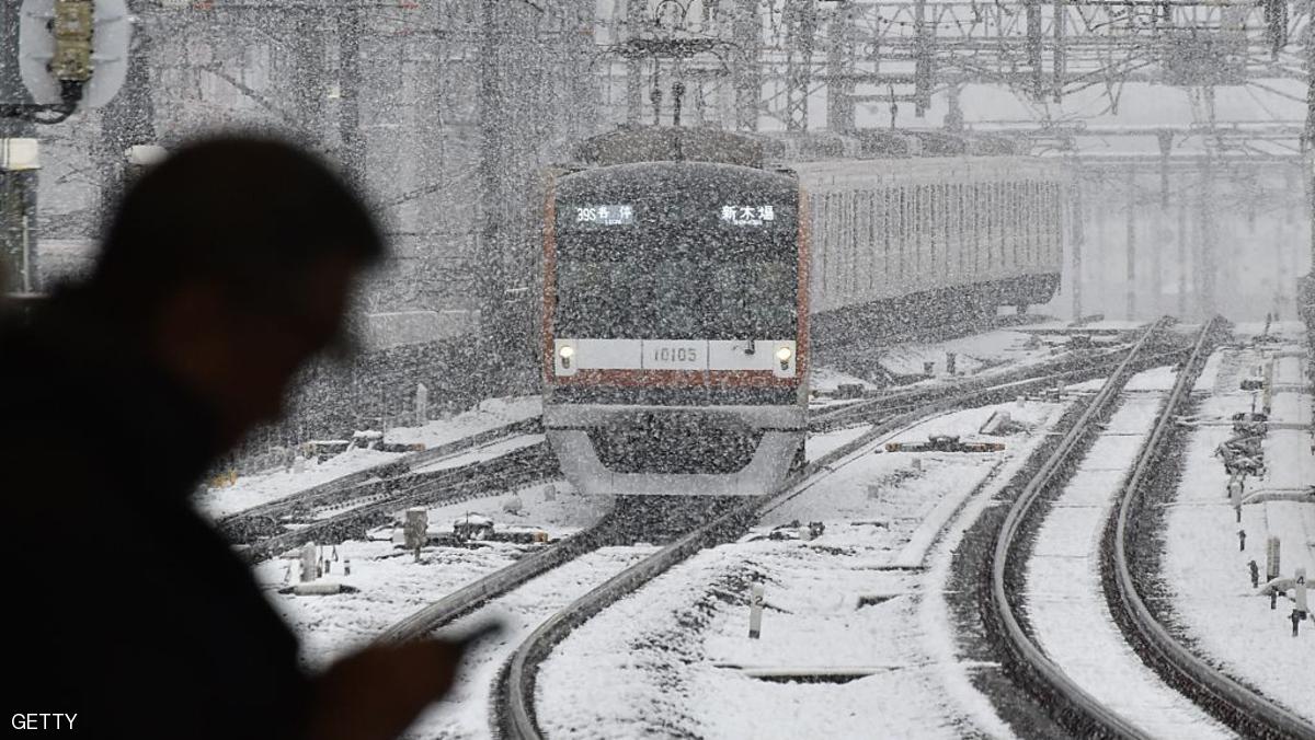 الثلوج تشل حركة المواصلات شمالي اليابان