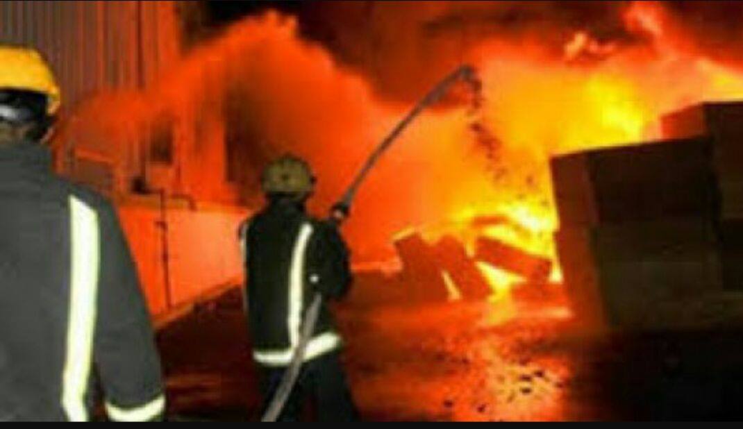 نشوب حريق بانابيب تزود محطة النجف الغازية بالغاز السائل