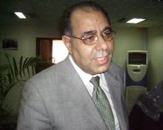 وزير الكهرباء يصف المطالبة بإقالته بأنها لأغراض سياسية ، ويعتبر زيادة الرواتب بانها احد اسباب القطع