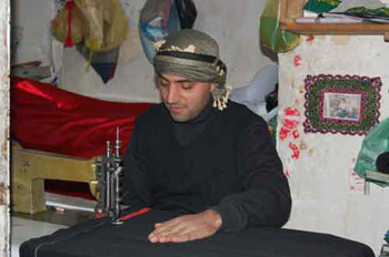 فن التطريز في كربلاء  تراث مهني يعكس الابداع والحيوية في الفن العراقي