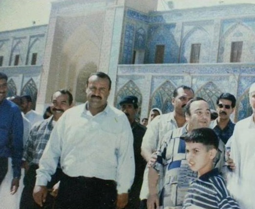 صورة ارشيفية لزيارة الفنان المصري الراحل يونس شلبي لمرقد ابي الفضل العباس عليه السلام في كربلاء