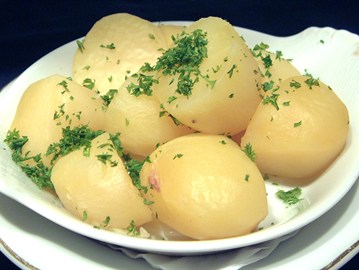 البطاطا المسلوقة مفيدة للأطفال لاحتوائها على البوتاسيوم والحديد