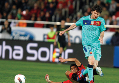 ميسي يحطم رقم رونالدو ويصبح أفضل هدافي برشلونة في موسم واحد