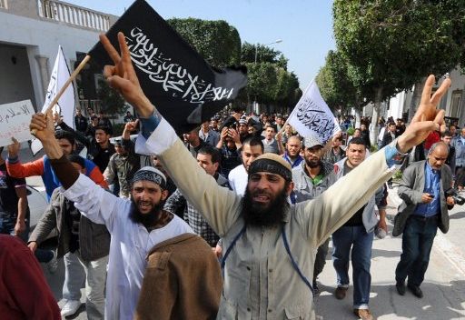 سلفيو تونس يتظاهرون مطالبين  بالخلافة الاسلامية