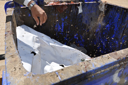 تمزيق صور بعض المرشحين في كربلاء وتعليق اخرى مكانها (مصور)