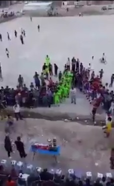 بالفيديو::لحظة التفجير الارهابي في ملعب الشهداء ببابل الذي راح ضحيته اكثر من 125 شهيد وجريح