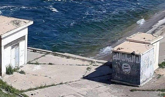 داعش يدعو المدنيين الى الخروج من "الرقة" بسبب قرب انهيار سد الفرات