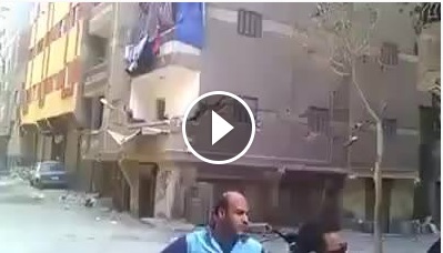 بالفيديو :انهيار عمارة سكنية