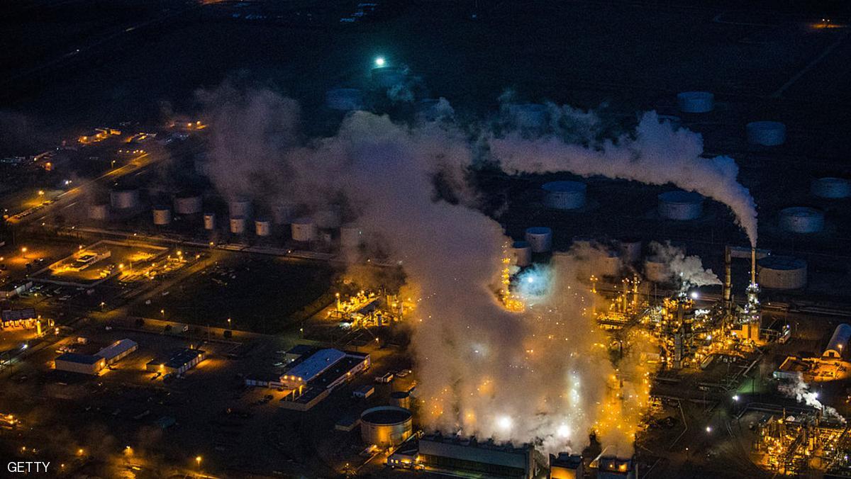 النفط يرتفع بعد انخفاض كبير بالمخزونات الأميركية