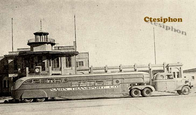 صورة نادرة وقديمة لسيارات شركة نيرن لنقل المسافرين عبر الصحراء ومقرها بغداد