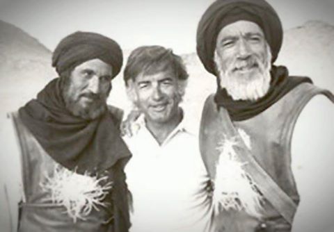 صورة من الأرشيف لمخرج فيلم الرسالة بين مؤديي دور (الحمزة)  في الفلمين العربي والأجنبي