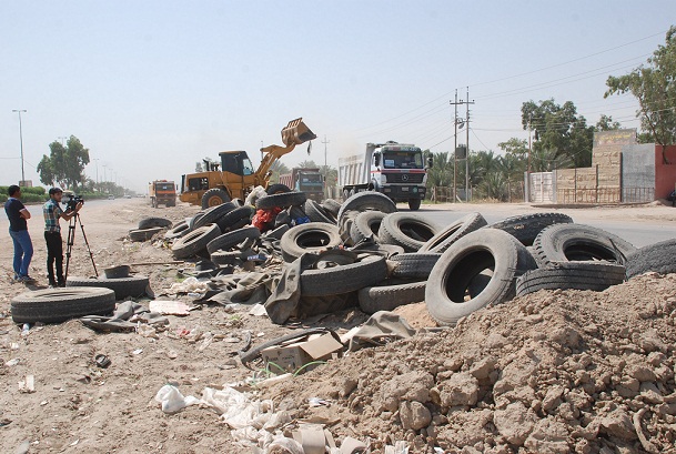 محافظة كربلاء المقدسة :رفع 1320 طن من الانقاض في عدد من الاحياء السكنية(مصور)