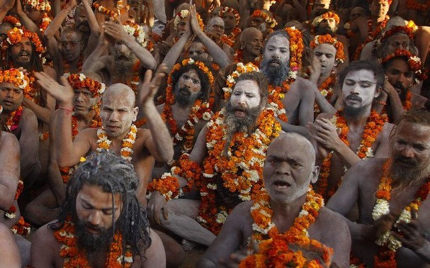 زحف هندوسي على مدن العراق المقدسة.. والأدلة تكشف أن بعض المولات ومحلات الحلويات والأطعمة العراقية تقدم أطعمة متنجسة ؟!