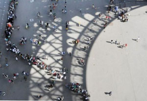 انتحـار مـن بـرج «إيفـل»