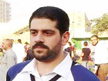 نجل الرئيس المصري المنتخب يؤكد بقاءه طبيباً في السعودية