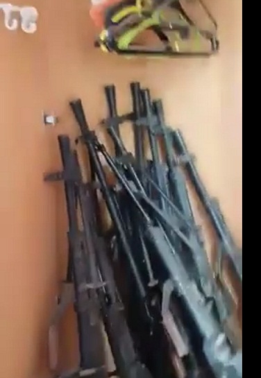 بالفيديو :لواء علي الاكبر يعثر على كدس كبير للاسلحة والاعتدة وادوات التفخيخ مع اجهزة اتصالات في بيجي