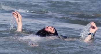 نهر الفرات ينتقم من عناصر (داعش)