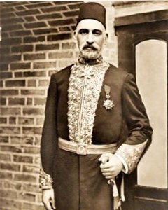 صورة نادرة لوزير المالية العراقي اليهودي ساسون حزقيل