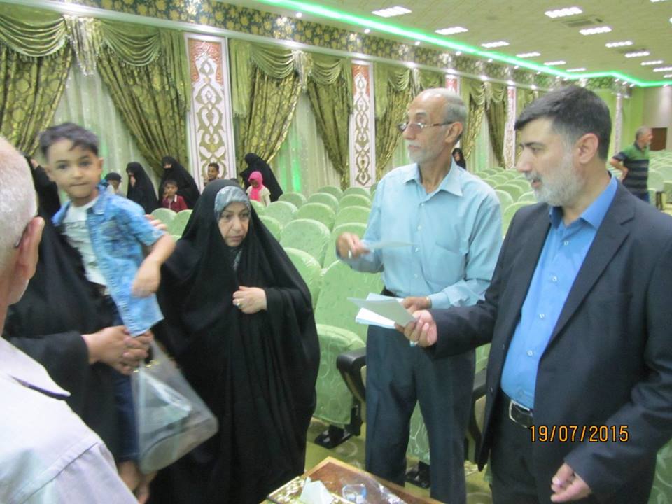 ايتام كربلاء يتناولون الطعام في مضيف الامام الحسين ويحصلون على معونات مالية