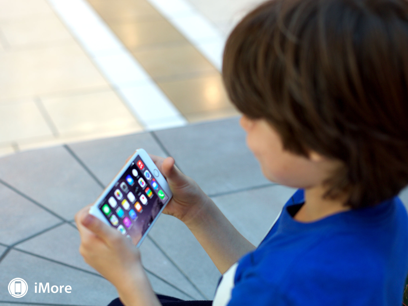 هل تسبب الهواتف والأجهزة اللوحية قصر النظر ؟