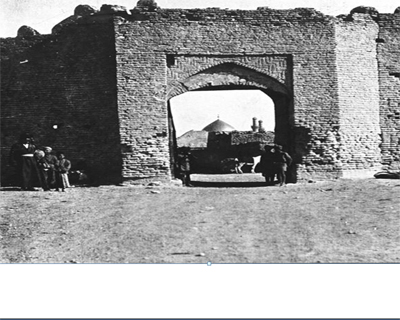 سامراء :صورة ارشيفية لبوابة المدينه الى مرقد  الامام علي الهادي (ع) التقطت عام  1917