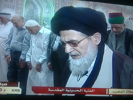 اية الله الشيرازي يؤم صلاة المغرب في الحرم الحسيني +صورة