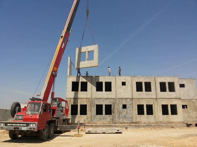 وزارة الاعمار والبلديات العامة تواصل العمل في أعادة بناء المدارس الايلة للسقوط  لصالح وزارة التربية في محافظة ميسان