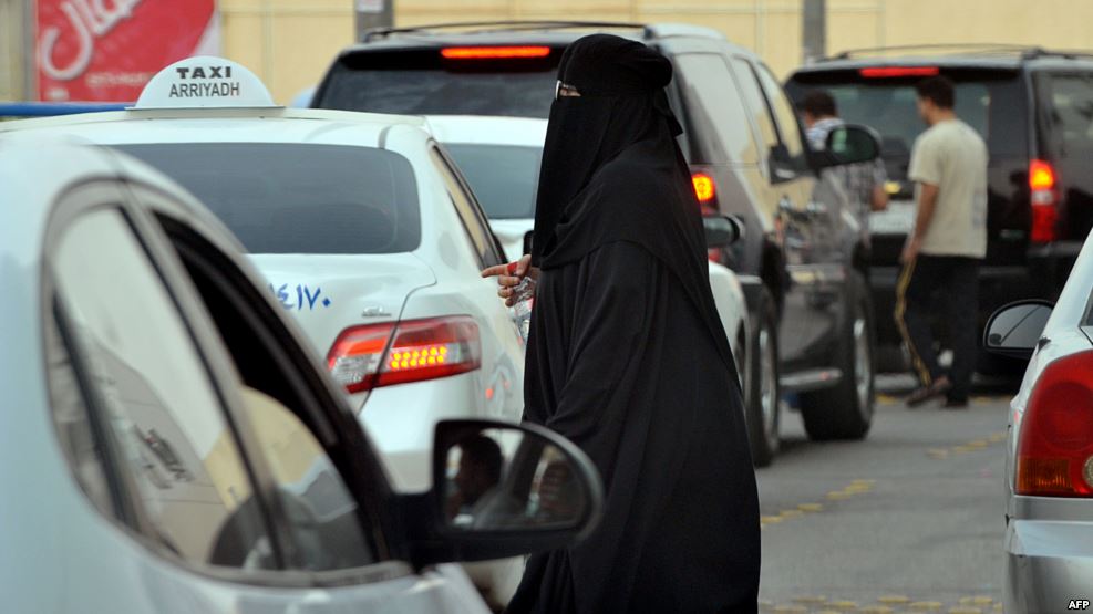 توجيه تهمة القتل العمد لسعودي أحرق زوجته في فندق