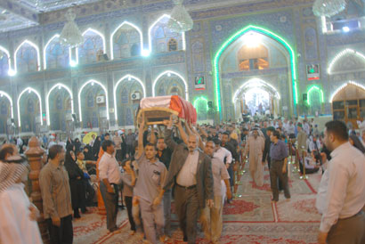 الكربلائيون يشيعيون جثامين تفجيرات يوم امس (مصور)