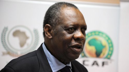 الكاميروني حياتو المرشح لرئاسة الفيفا